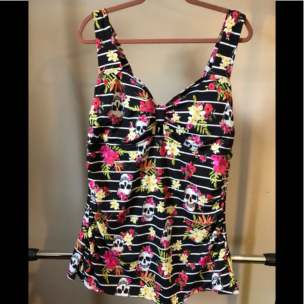 Torrid Bathing Suit Skulls & Flowers Size 3